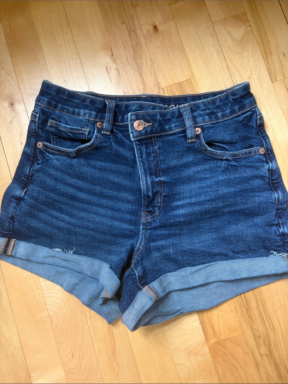 American Eagle Outfitters Dark Blue Denim Cuffed Mom Short size 6 stretch